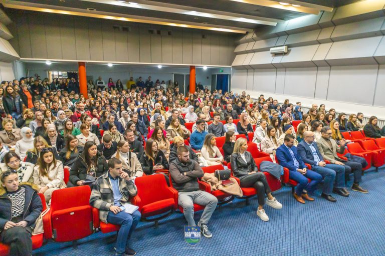 Stipendiju u iznosu od 2000 KM dobilo preko 400 studenata