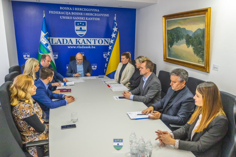 Potpisan ugovor između Vlade USK i KŠC  Ivan Pavao II Bihać: Javni interes i finansiranje privatne osnovne škole