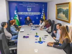 Razgovor vlasnika privatnih vrtića sa premijerom Hušićem o ujednačavanju statusa u obrazovnom sistemu USK