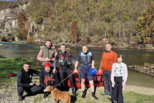HEROJI GSS-a CAZIN: Spasili psa zarobljenog na obali Une!