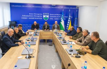 Premijer Ružnić, predsjedavajući Jusić i ministar Alijanović razgovarali s lovačkim udruženjima o razvoju lovstva u USK-u