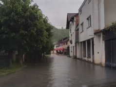 Una raste kod Kulen Vakufa i Martin Broda, kuće za sada sigurne