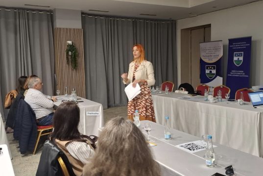 Jačanje povjerenja u obrazovanje u USK: Direktori i pedagozi učili o borbi protiv korupcije