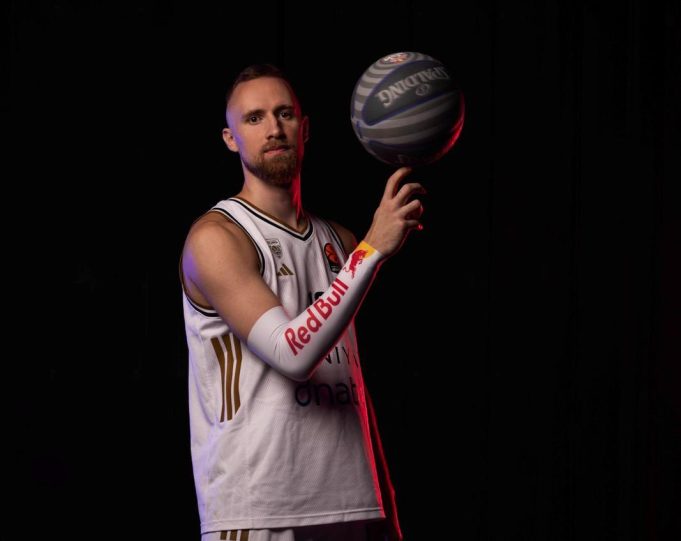 588621315_1372492827566740_4293337487273452309_n