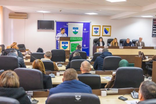 U Bihaću potpisani ugovori o poticajima za 47 privrednika: Za razvoj male privrede izdvojeno više od 1,47 miliona KM