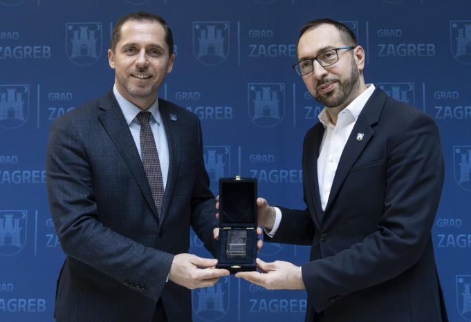 6937ff57a3f0f6.48879759