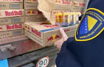 Carinici u BiH zaplijenili 69.600 limenki krivotvorenog Red Bulla