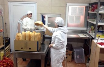 Dobrota na terenu: Pomozi.ba svakog dana dijeli 250 obroka u Krajini