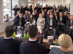 U Bihaću otvorena izložba „9. januar – Put u genocid“ i promovirana knjiga o nastanku RS