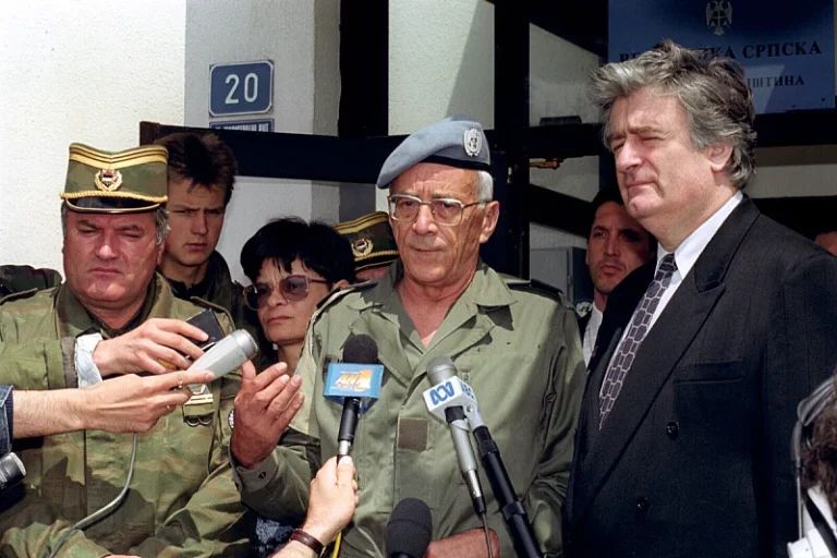 Umro francuski general Philippe Morillon: Čovjek koji je mogao spasiti Srebrenicu, a nije