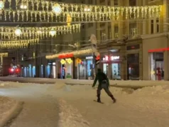 Novo ‘prevozno sredstvo’ u Sarajevu: Muškarac skijao kroz centar grada,