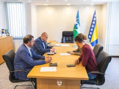 Premijer USK Mustafa Ružnić i savjetnik Jasmin Alagić razgovarali s gimnazijalcima o uključivanju mladih u odlučivanje