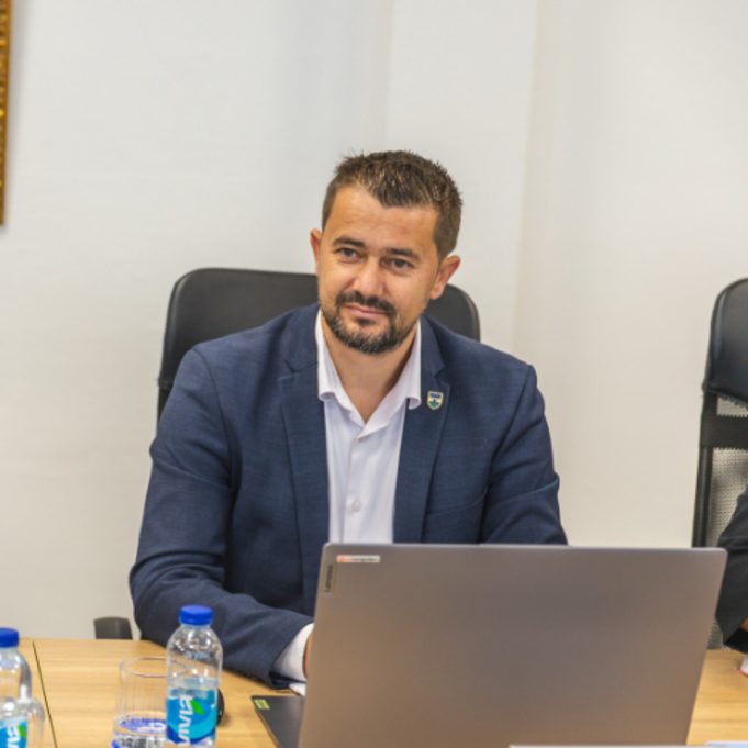 artworks-BCA6zyuGqGmmFVMk-NIyRlw-t1080x1080