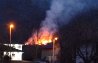 Uprkos upozorenju na jak vjetar, pojedini građani u Bihaću pale korov