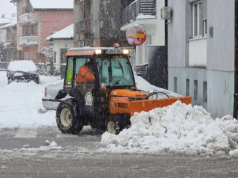 U Bihaću do 30 centimetara snijega, službe na terenu
