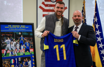 Džeko u Ambasadi SAD: “Haj’mo BiH! Haj’mo SAD!”