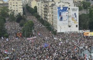 Protesti na Slaviji u Beogradu okupili skoro 200.000 ljudi