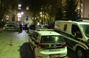 Masovna tučnjava u Sarajevu: Mladića tukli palicama, završio na KCUS-u