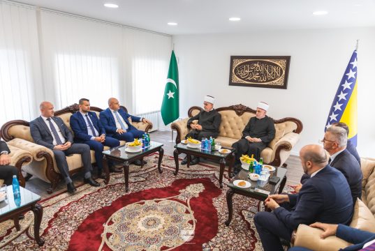 Reisul-ulema Husein ef. Kavazović u Bihaću povodom 30 godina Islamskog pedagoškog fakulteta