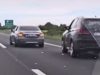 BAHATA VOŽNJA NA AUTOPUTU: Zauzeli sve trake, pa počeli da se „uvijaju“ – ne zna se ko kuda vozi (VIDEO)