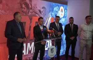 Dodik najavio gradnju evropskog stadiona za Borac, Misimović mu uručio dres i zahvalio se za podršku
