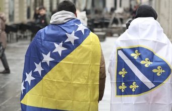 U selu kod Livna zapaljeno 13 zastava BiH i RBiH: Mještani ih postavili zbog Mundijala, ali su nekome smetale