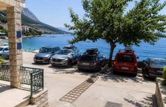 Rezervisali apartman “tri minute od plaže”, a tek po dolasku shvatili šta ih zapravo čeka