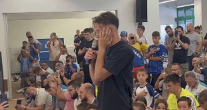 Amar Dedić pokazao zašto ga navijači vole: U svom džematu održao govor pa onda proučio ezan
