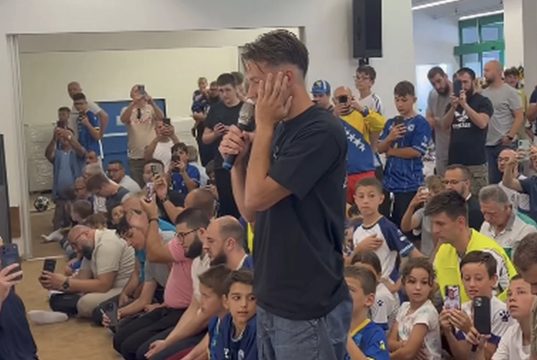 Amar Dedić pokazao zašto ga navijači vole: U svom džematu održao govor pa onda proučio ezan