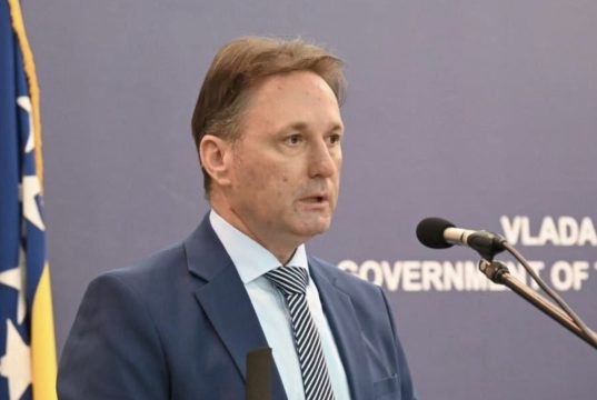 Federalni ministar Kemal Hrnjić se pohvalio efektima minimalne plaće od 1.000 KM: „Federacija nije doživjela slom, brojke pokazuju rast“