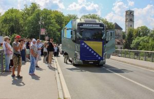 Bihać dostojanstveno ispratio šehidske tabute na putu prema Kamičanima
