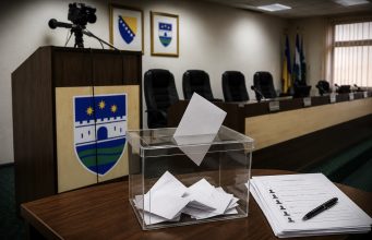 Utrka za 30 mjesta u Skupštini USK: Ko predvodi stranke i ko se ponovo vraća pred birače?
