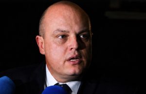 Ružnić: “Pokušaj ustavnog puča je propao”, a građani pitaju: Vraćaju li se zlatna kartica od 15.000 KM, naknade i službena vozila?