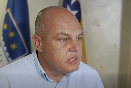 Ružnić o kartici 15.000 KM i službenim vozilima: „Novac je korišten za goste i manifestacije, mi nismo gradske uprave koje službenim autima idu na more“