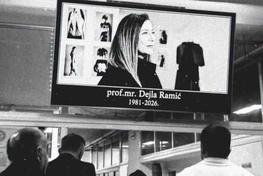 U Bihaću održana komemoracija za profesoricu Dejlu Ramić