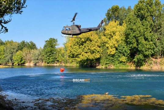 Helikopter Oružanih snaga BiH danas učestvovao u gašenju požara na Plješevici
